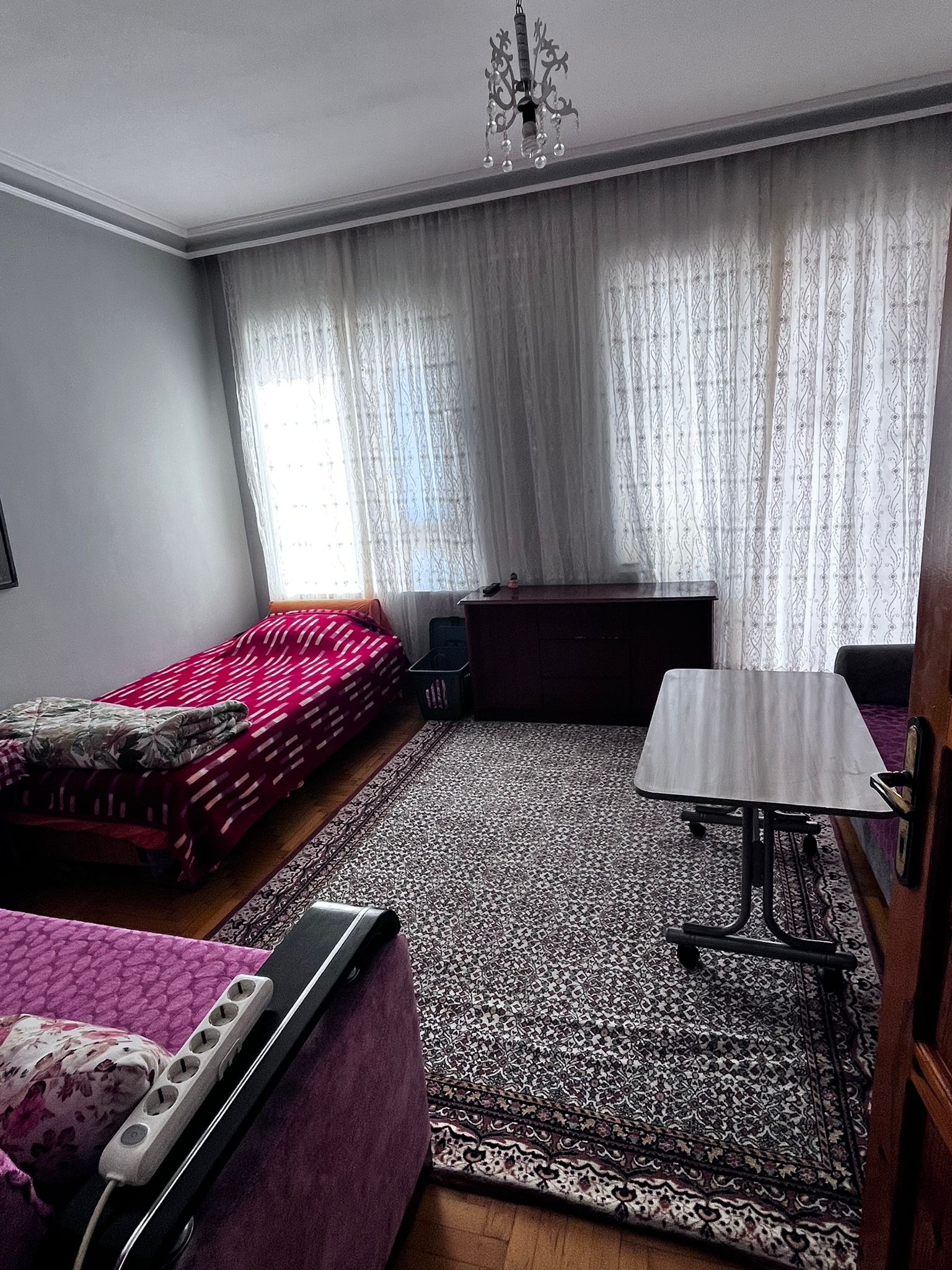 AUTO: gallery image 8