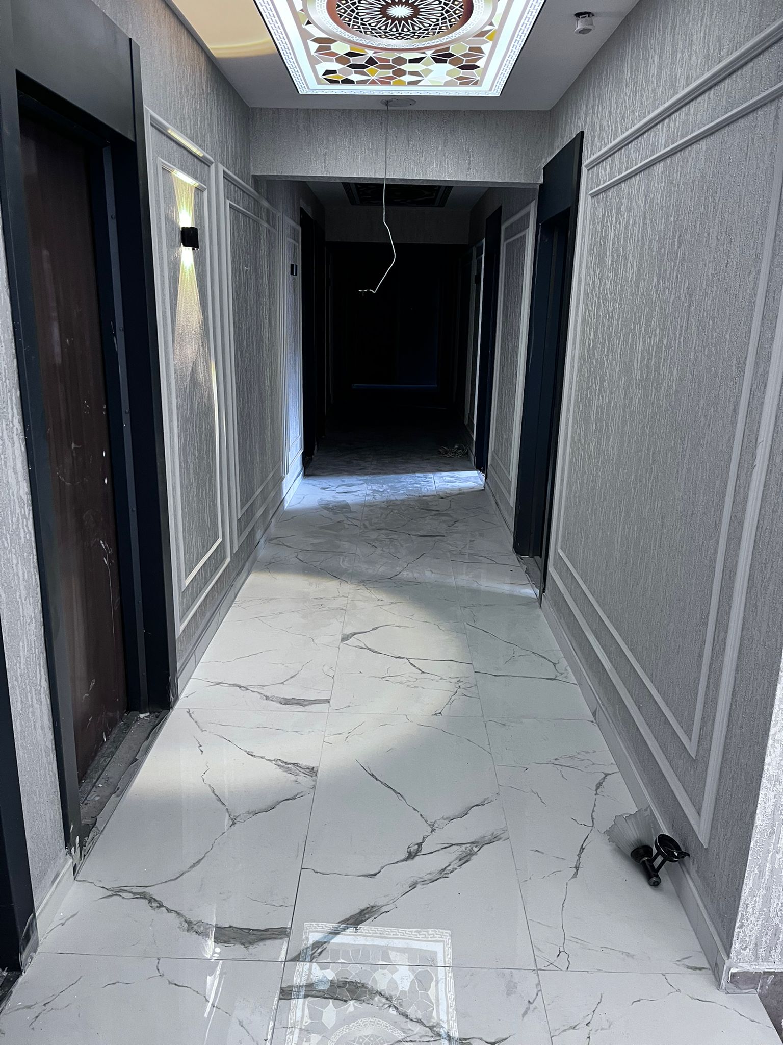 AUTO: gallery image 18